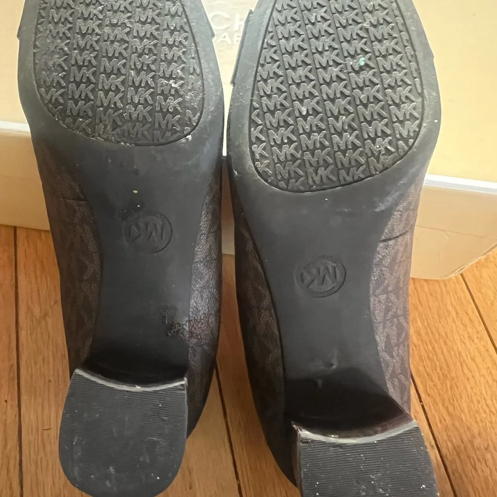 Women's Michael Kors Pauline Black Gold Buckle Pumps Size 10 M